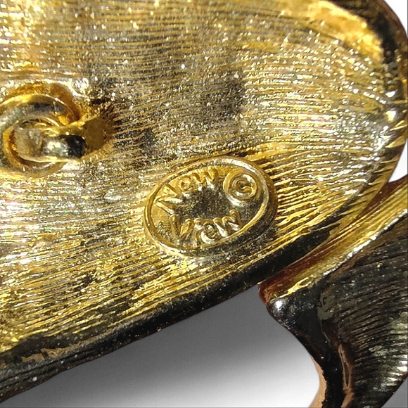 New View Vintage Gold Tone Christmas Bell Brooch - Picture 3 of 3